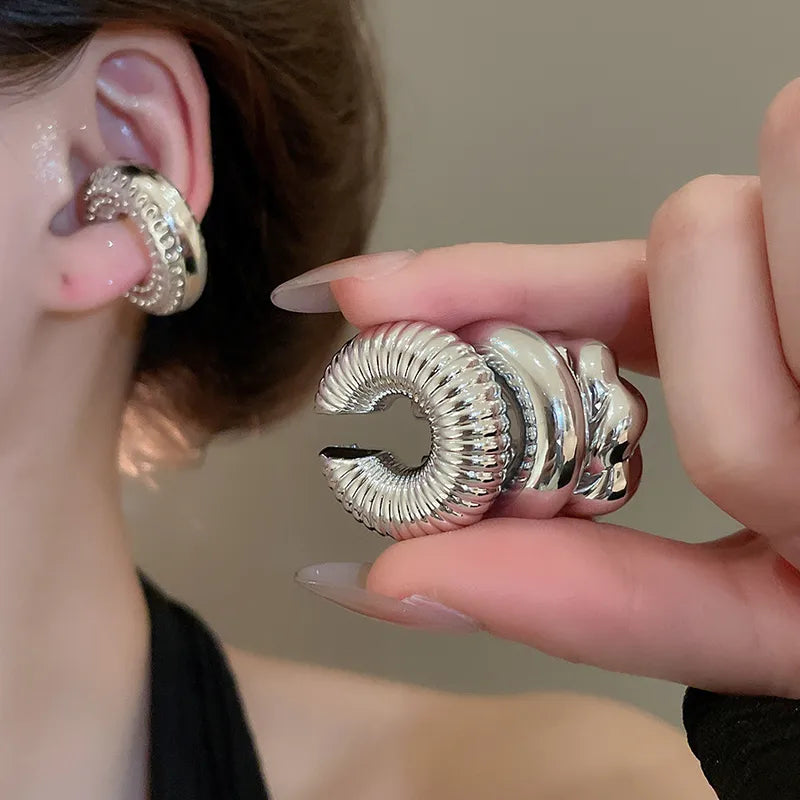 Ear cuffs σε ασημί απόχρωση κ μοναδικά σχέδια
