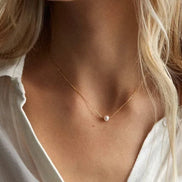 Χρυσό Κολιέ Floating Pearl