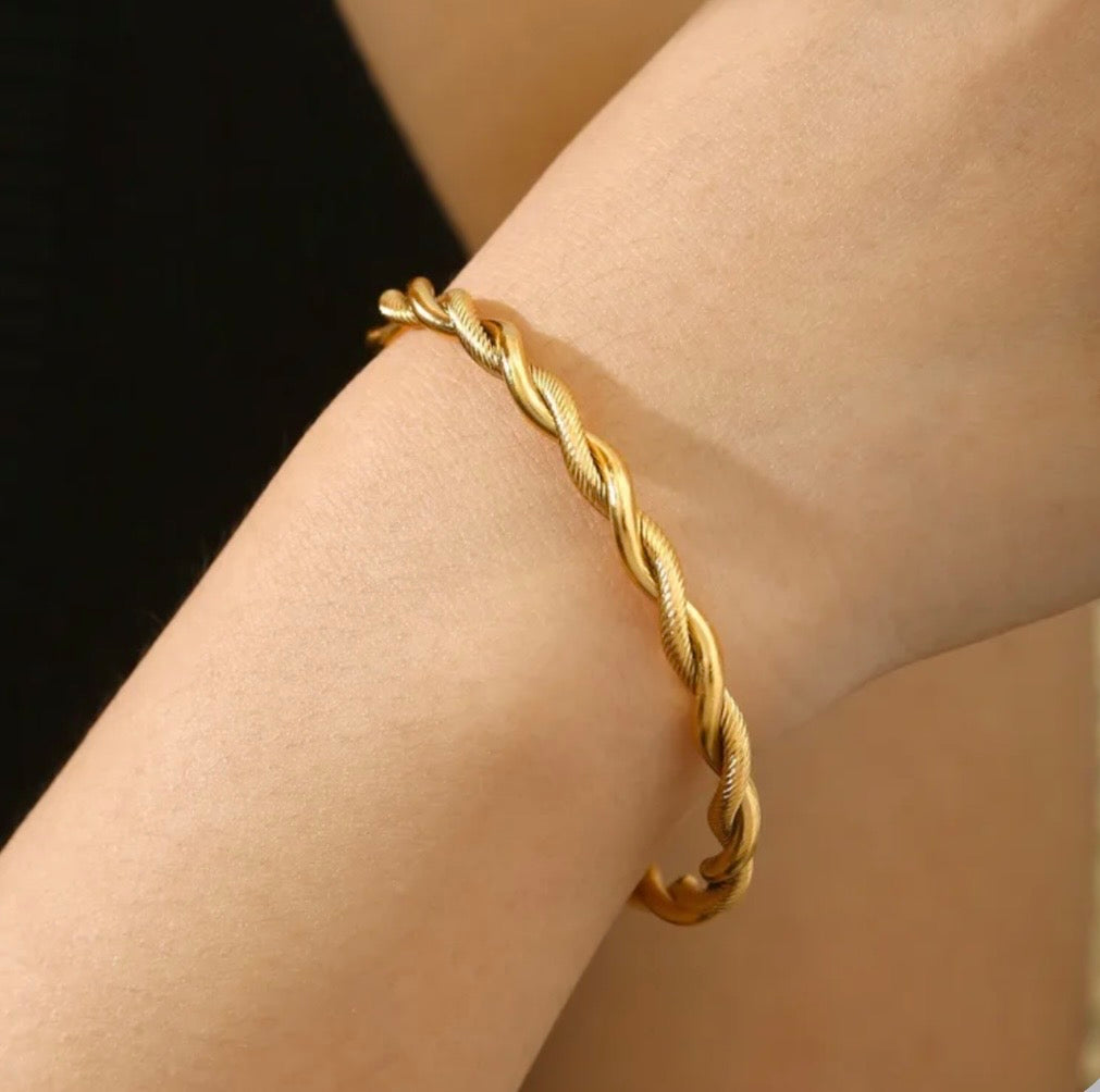 Χρυσό Βραχιόλι Bangle Twisted
