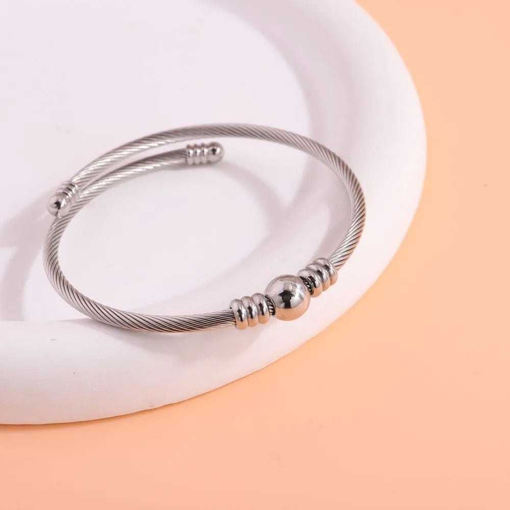 Ασημένιο Cuff με Twisted Wire και Χάντρες