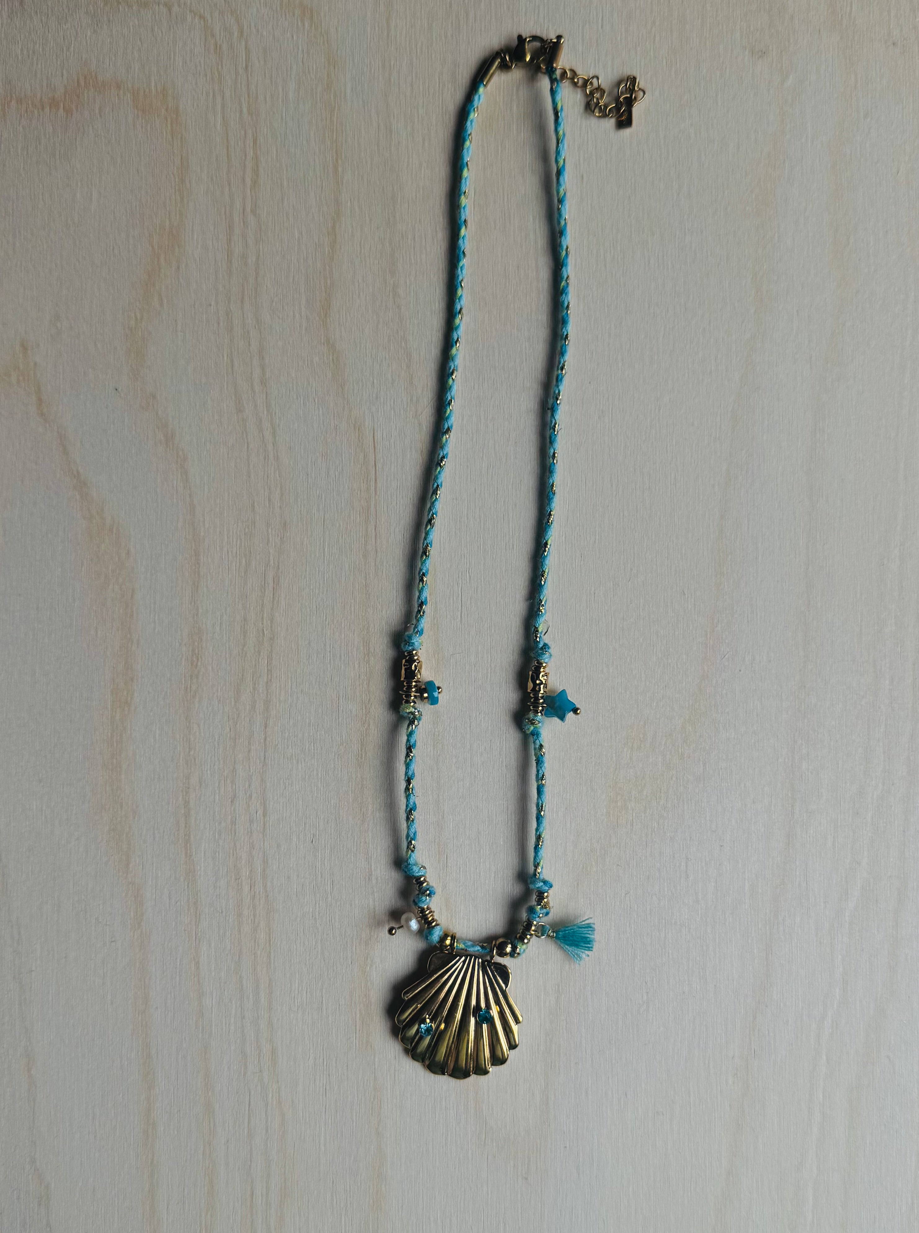 Κολιέ Boho με Πλεκτό Γαλάζιο Κορδόνι, Στρείδι & Αστερίας