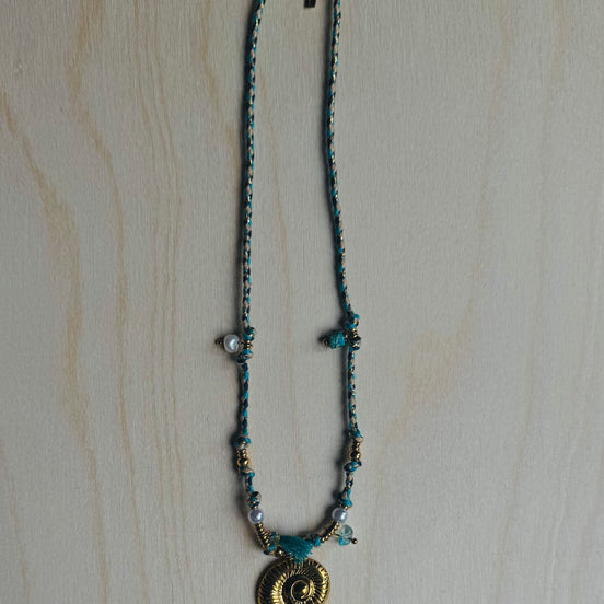 Κολιέ Boho με Πλεκτό Γαλάζιο Κορδόνι & Μενταγιόν Κοχύλι