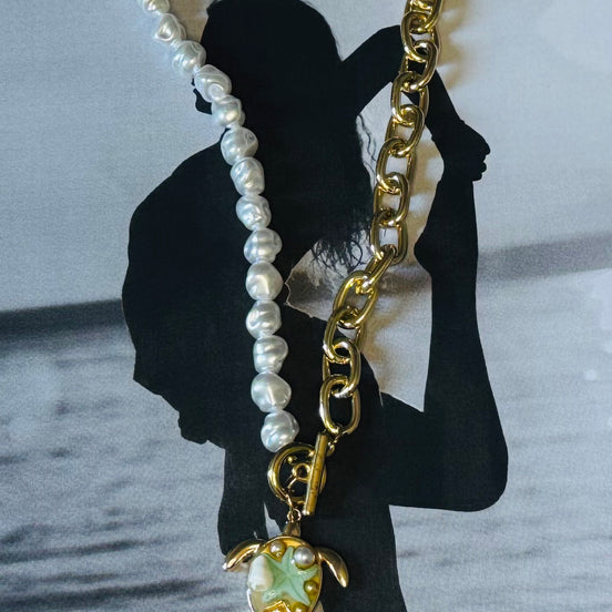 Turtle Pearl Chain Necklace – Κολιέ Χελώνα & Μαργαριτάρια