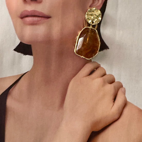 Σκουλαρίκια Amber Stone με Hammered Κουμπί